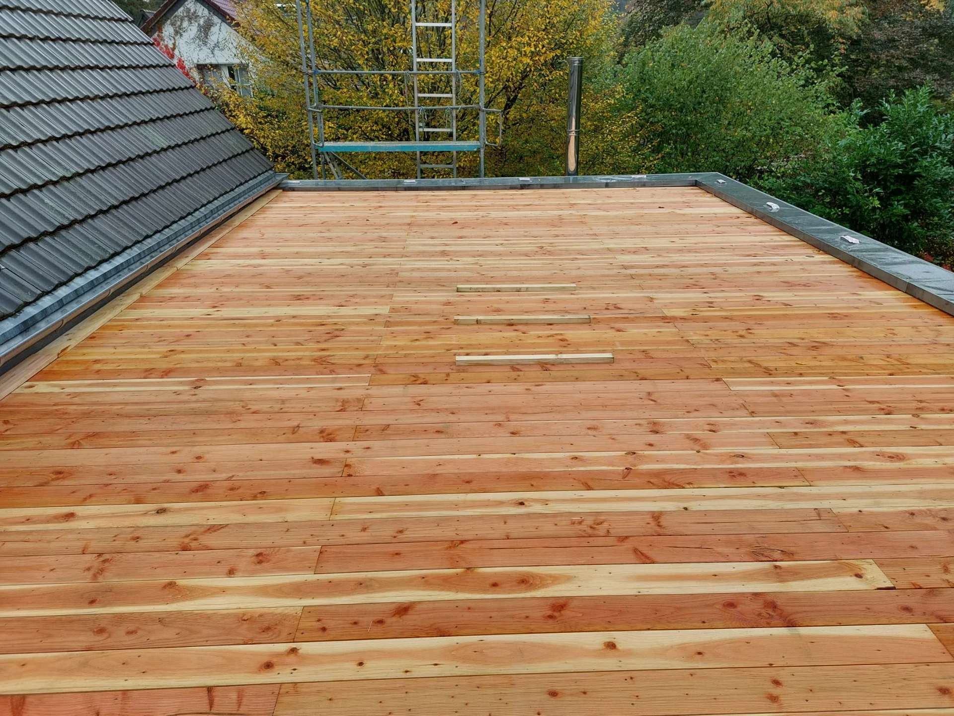 Terrasse mit Holzbelag