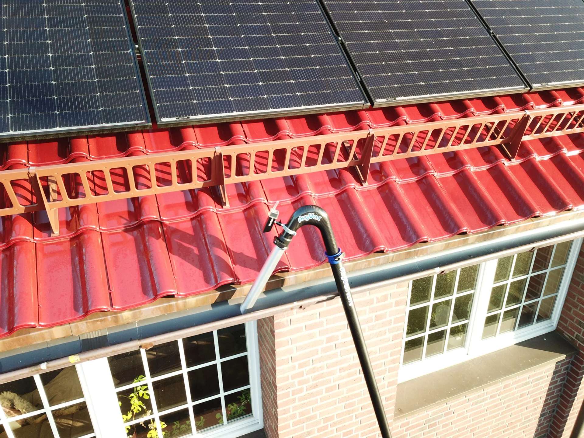 Dachfläche mit Photovoltaikmodulen